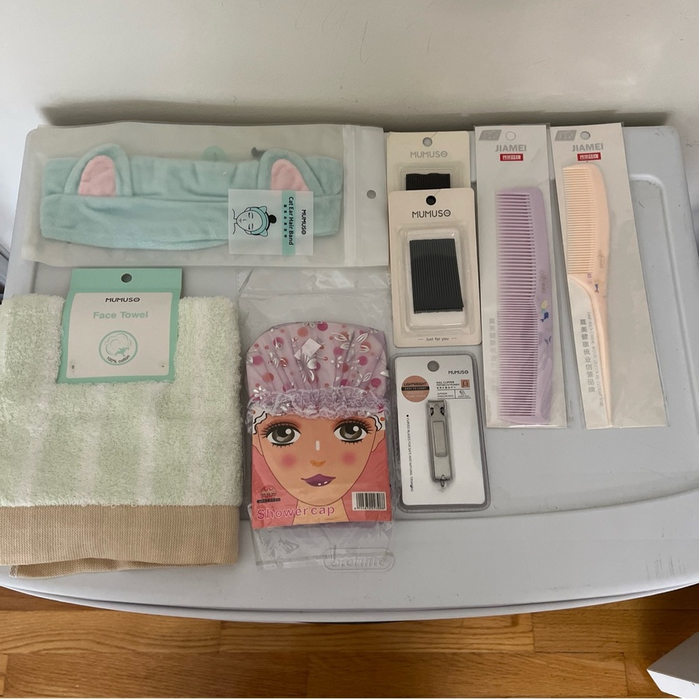 Mumuso bathroom supplies-8 Pcs
